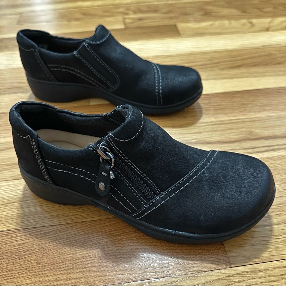 Clarks Carleigh Ray Slip on shoes suede/nubuck Black womens size 5 kids size 3.5
